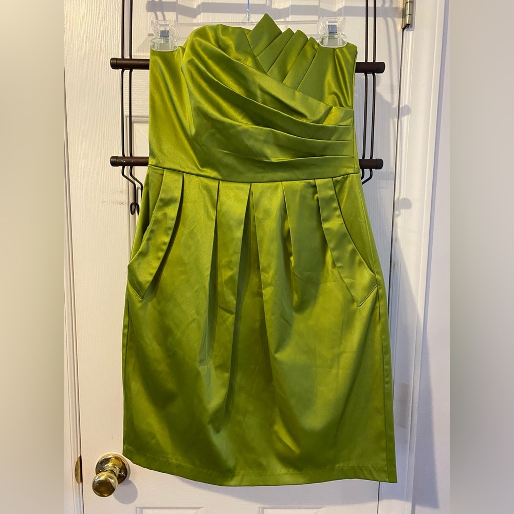 Tease Me strapless green dress, has pockets, very flattering cut! Juniors sz. 5